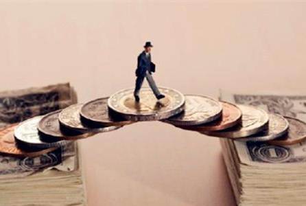 国际黄金市场波动剧烈 高额关税影响开始显现